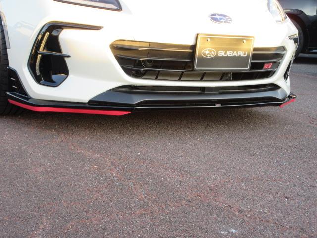 �r�s�h�@�t�����g�A���_�[�X�|�C���[�@�t�����g�o���p�[�����ɑ�������������̋�͐���p�[�c�B�������s���Ƀt�����g���Ɏ󂯂��C�̗���𐮂��A�}�C�i�X���t�g�𔭐������邱�ƂŃt�����g�^�C���̐ڒn��������B