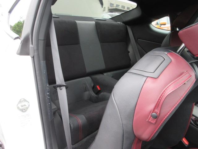 �X�^�C���b�V���ȃ{�f�B�ł���Ȃ���A�����Ƃ������ɁA��l�Q�l������X�y�[�X���m�ہB