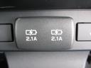 後部座席にも、ＵＳＢ出力電源がついています。後部座席で、直接、スマートフォンなど充電が可能です。他にも、電源が必要な場面に、大活躍。家族や仲間など、大勢でお出かけやドライブの際には、必需品です。