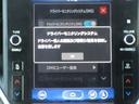 ドライバーが車に乗り込むと、インパネバイザーに内蔵されたカメラがドライバーの顔を認識。このシステムが、眠けが襲う長距離ドライブを、しっかりとサポートします。居眠り運転の心配はありません。