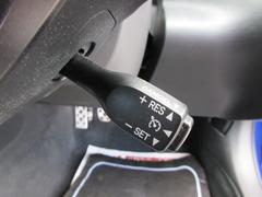 クルーズコントロールがあれば、設定速度をキープしながら、アクセルを踏まずに高速道路走行できます。長距離運転の疲れを低減いたします。また、燃費がよくなるというメリットがありますので、経済的な装備です。 7