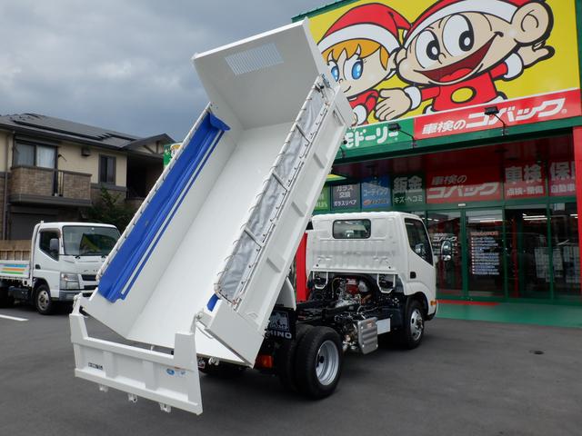 デュトロ ハイグレード４ＷＤ全低床強化ダンプ２．７トン寒冷地仕様　１５０馬力ＩＣターボ　フロントフリーハブ付きパートタイム４ＷＤ　フューエルヒーター　メッキバンパー＆メッキグリル　ＥＳスタート　ヘッドランプウォッシャー　左右ヒーター電動格納ミラー　スマートキー　ＣＤ（24枚目）