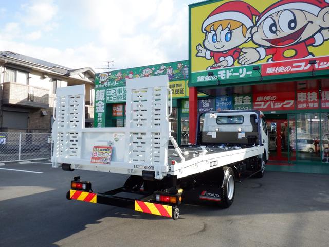 キャンター カスタムワイド超ロング極東フラトップ積載車３トン　新規格対応　１７５馬力　純正メッキパーツ　ＥＺＧＯ　左右ヒーター電格リモコンミラー　蛍光灯　電動パーキング　透明シートカバー　マット＆バイザー＆ドアエッジ　６ｃｈラジコン　リヤオートゲート　左右あおり　固縛装置（8枚目）