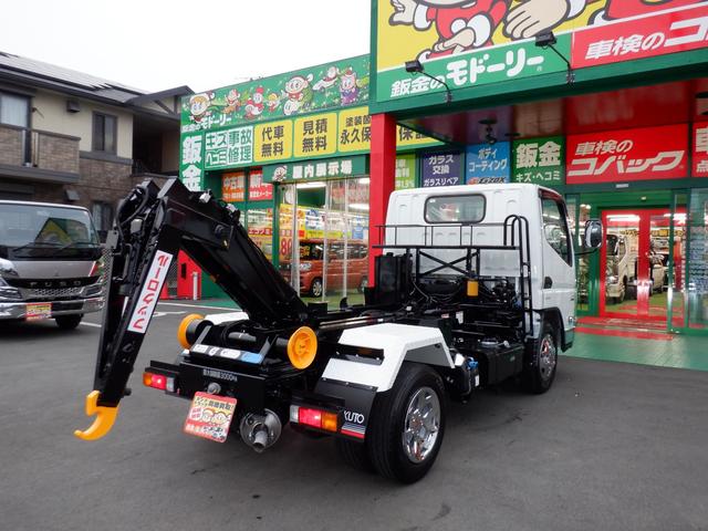 キャンター カスタム全低床フックロール３トン純正メッキＶＥＲ　新規格対応　１５０馬力ＩＣターボ　極東フックロール　エアバキューム式ＰＴＯ　オートヘッドライト　純正メッキパーツ　ＥＺＧＯ　左右ヒーター電動格納リモコンミラー　透明シートカバー　マット　ドアバイザー＆エッジモール（12枚目）