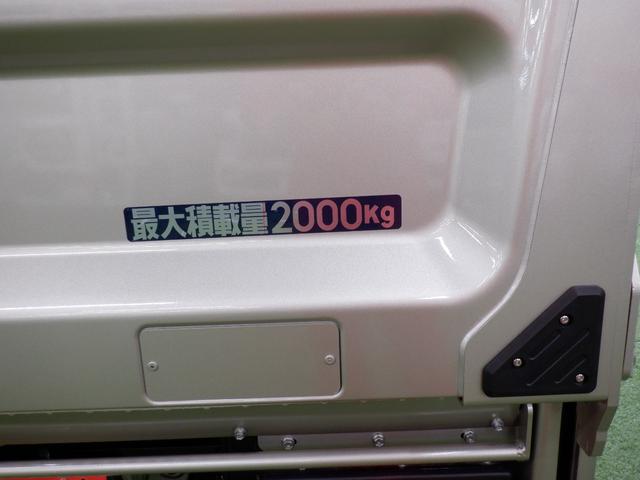 キャンター Ｗキャブ全低床平ボディ２ｔ垂直パワーゲートＶ８００新規格対応　極東　ワンタッチロック　６人乗　リヤヒーター　リヤクーラー　スマートキー　ＬＥＤオートヘッド＆フォグ　純正メッキバンパー＆グリル＆コーナー＆ミラー　透明シートカバー　マット　ドアバイザ＆エッジモール（19枚目）