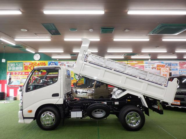 デュトロ 高床ダンプ３ｔ　エアロメッキｖｅｒ　コボレーン　ダム　ピン　尿素レス　ハイグレード新規格対応　バックカメラ　ＬＥＤデイライト＆ヘッド＆フォグ　スーパー横綱高床ダンプ３ｔ　ダム加工　コボレーンシルバーシートサニーホース付　中間ピン　左右電格ミラー（15枚目）