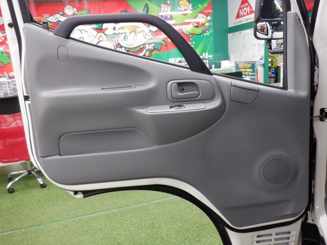 デュトロ 高床ダンプ３ｔ　エアロメッキｖｅｒ　コボレーン　ダム　ピン　尿素レス　ハイグレード新規格対応　バックカメラ　ＬＥＤデイライト＆ヘッド＆フォグ　スーパー横綱高床ダンプ３ｔ　ダム加工　コボレーンシルバーシートサニーホース付　中間ピン　左右電格ミラー（67枚目）
