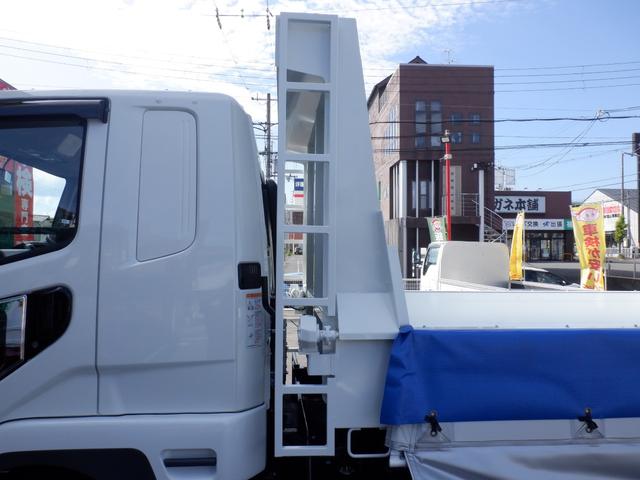 ファイター フルキャブ高機能パッケージ新明和強化ダンプ３．３５トン　２２０馬力　本革シート　純正メッキパーツ　電動コボレーン　リヤダム　中間ピン　鳥居プロテクタ　左右ラダー　純正アルコアアルミ７本　ヒーター付き左電格リモコンミラー　ＥＺＧＯ　キーレス　ベッド　カーテン（72枚目）