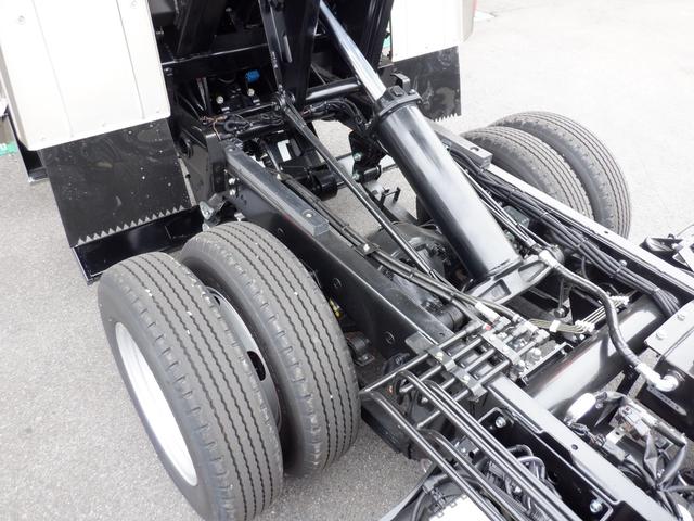 キャンター カスタム新明和セーフティーローダーダンプ３ｔラジコン付　カスタムグレード　新明和セーフティーローダーダンプ３トン積載　オリジナルコボレーン　左右電動格納ミラーヒーター付　スマートキー　透明ビニールシートカバー　マット　バイザ　ｅキャンターインパネ（15枚目）