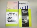 ハイグレード１５０馬力ＩＣターボ全低床平ボディトラック３トン　メッキバンパー＆メッキグリル　左右ヒーター電動格納ミラー　ＥＳスタート　スマートキー　ＣＤデッキ　純正バックカメラ　透明シートカバー　ドアサイドバイザー＆エッジモール　ゲートプロテクタゴム＆チェーン(61枚目)