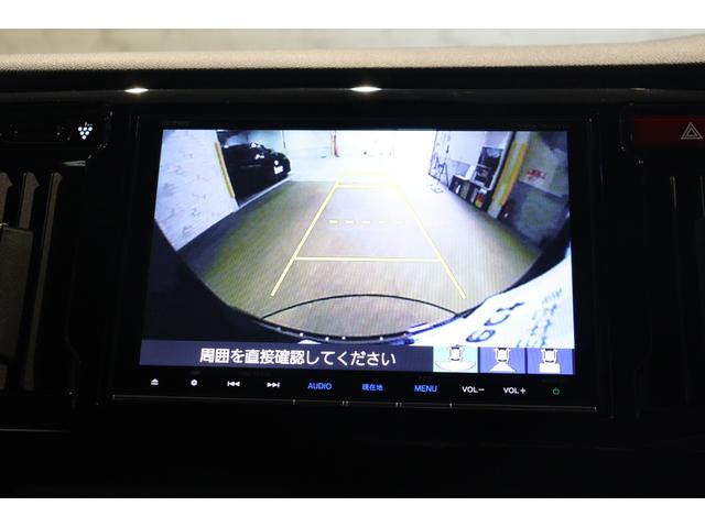 バックカメラも付いています。駐車の時に便利なのはもちろんの事、後方死角にいる子供たちに気が付くことができるので安心安全ですね