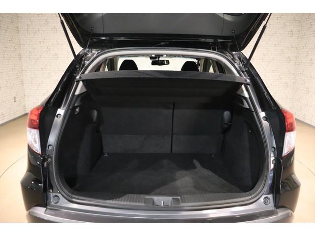 ヴェゼル ＨＶ　Ｘ・ホンダセンシングブリリアントスタイルＥＤ　ＥＴＣ　バックカメラ　オートクルーズコントロール　レーンアシスト　衝突被害軽減システム　ナビ　ＴＶ　オートライト　ＬＥＤヘッドランプ　ヘッドライトウォッシャー　アルミホイール　スマートキー（18枚目）