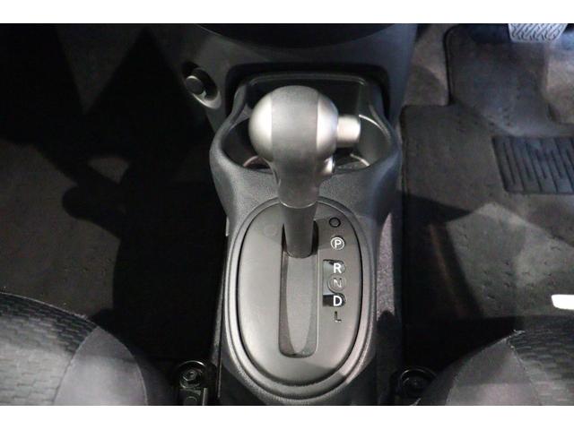 マーチ １２Ｘ　スマートキー　アイドリングストップ　ＣＶＴ　盗難防止システム　衝突安全ボディ　ＡＢＳ　ＣＤ　ミュージックプレイヤー接続可　エアコン　パワーステアリング　パワーウィンドウ（5枚目）