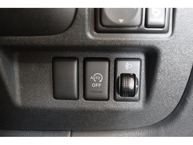 マーチ １２Ｘ　スマートキー　アイドリングストップ　ＣＶＴ　盗難防止システム　衝突安全ボディ　ＡＢＳ　ＣＤ　ミュージックプレイヤー接続可　エアコン　パワーステアリング　パワーウィンドウ（6枚目）