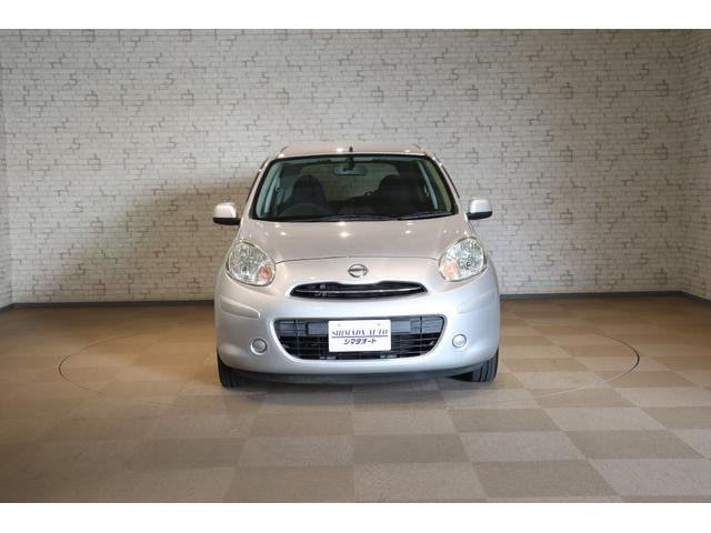 マーチ １２Ｘ　スマートキー　アイドリングストップ　ＣＶＴ　盗難防止システム　衝突安全ボディ　ＡＢＳ　ＣＤ　ミュージックプレイヤー接続可　エアコン　パワーステアリング　パワーウィンドウ（11枚目）