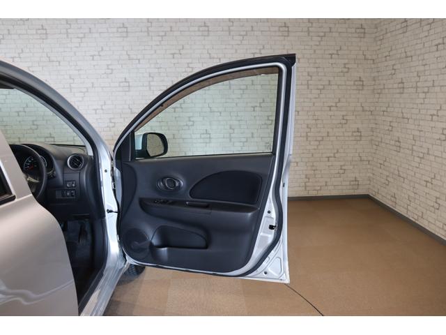 マーチ １２Ｘ　スマートキー　アイドリングストップ　ＣＶＴ　盗難防止システム　衝突安全ボディ　ＡＢＳ　ＣＤ　ミュージックプレイヤー接続可　エアコン　パワーステアリング　パワーウィンドウ（23枚目）