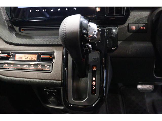 必ず使用するシフトレバー。確りと確認したいですね。