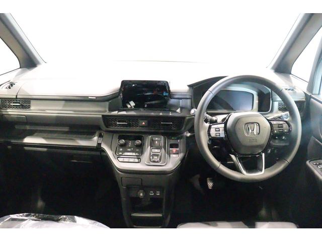 ステップワゴン e:HEVスパーダ クリアランスソナー クルーズコントロール 衝突被害軽減システム 両側電動スライドドア オートライト LEDヘッドランプ 電動リアゲート スマートキー 電動格納ミラー シートヒーター 3列シート(2枚目)