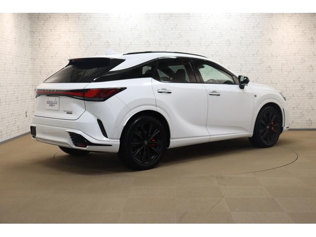 ＲＸ ＲＸ５００ｈ　Ｆスポーツパフォーマンス　４ＷＤ　全周囲カメラ　クリアランスソナー　クルーズコントロール　レーンアシスト　パワーシート　パークアシスト　衝突被害軽減システム　サンルーフ　ターボ　ナビ　ＴＶ　オートマチックハイビーム（15枚目）