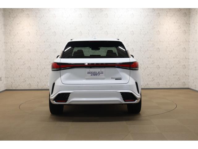 ＲＸ ＲＸ５００ｈ　Ｆスポーツパフォーマンス　４ＷＤ　全周囲カメラ　クリアランスソナー　クルーズコントロール　レーンアシスト　パワーシート　パークアシスト　衝突被害軽減システム　サンルーフ　ターボ　ナビ　ＴＶ　オートマチックハイビーム（16枚目）