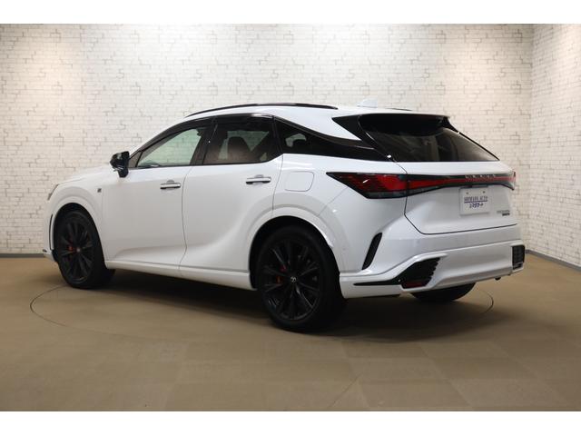 ＲＸ ＲＸ５００ｈ　Ｆスポーツパフォーマンス　４ＷＤ　全周囲カメラ　クリアランスソナー　クルーズコントロール　レーンアシスト　パワーシート　パークアシスト　衝突被害軽減システム　サンルーフ　ターボ　ナビ　ＴＶ　オートマチックハイビーム（17枚目）