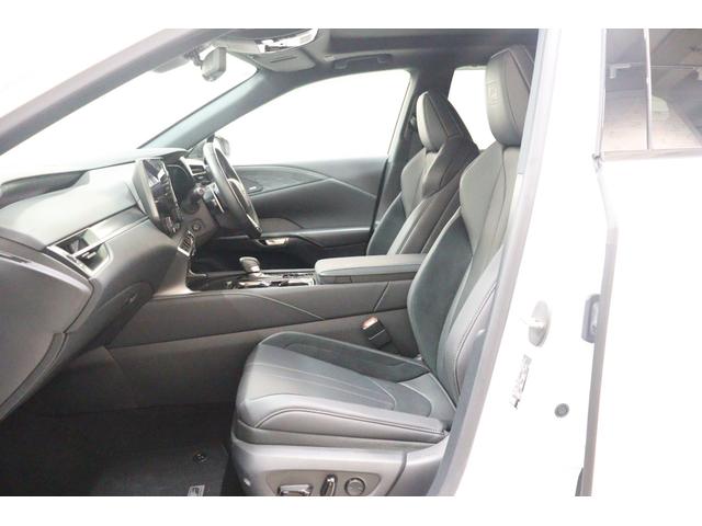 ＲＸ ＲＸ５００ｈ　Ｆスポーツパフォーマンス　４ＷＤ　全周囲カメラ　クリアランスソナー　クルーズコントロール　レーンアシスト　パワーシート　パークアシスト　衝突被害軽減システム　サンルーフ　ターボ　ナビ　ＴＶ　オートマチックハイビーム（25枚目）