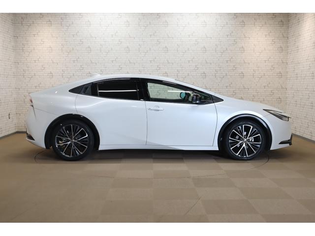 プリウス Ｚ　クリアランスソナー　レーンアシスト　オートクルーズコントロール　衝突被害軽減システム　全周囲カメラ　ナビ　ＴＶ　アルミホイール　オートマチックハイビーム　ＬＥＤヘッドランプ　ＣＶＴ　シートヒーター（13枚目）