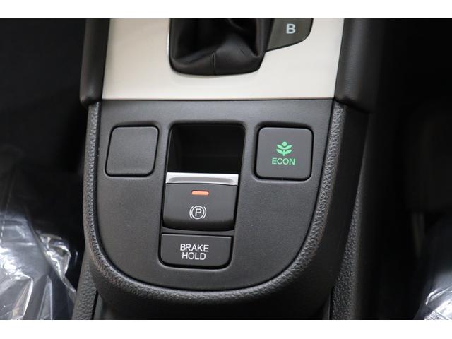 フィット ｅ：ＨＥＶホーム　クリアランスソナー　クルーズコントロール　レーンアシスト　衝突被害軽減システム　オートライト　ＬＥＤヘッドランプ　スマートキー　アイドリングストップ　電動格納ミラー　ＣＶＴ　盗難防止システム（8枚目）