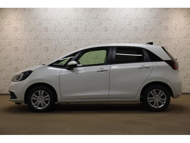 フィット ｅ：ＨＥＶホーム　クリアランスソナー　クルーズコントロール　レーンアシスト　衝突被害軽減システム　オートライト　ＬＥＤヘッドランプ　スマートキー　アイドリングストップ　電動格納ミラー　ＣＶＴ　盗難防止システム（15枚目）