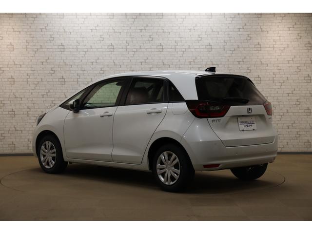 フィット ｅ：ＨＥＶホーム　クリアランスソナー　クルーズコントロール　レーンアシスト　衝突被害軽減システム　オートライト　ＬＥＤヘッドランプ　スマートキー　アイドリングストップ　電動格納ミラー　ＣＶＴ　盗難防止システム（18枚目）