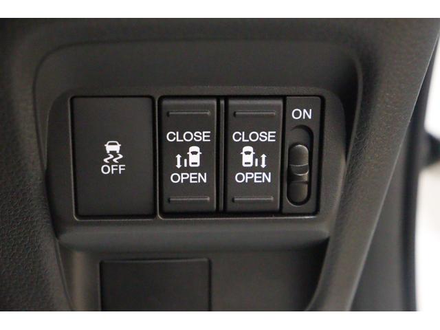 フリード エアー　クリアランスソナー　クルーズコントロール　レーンアシスト　衝突被害軽減システム　両側電動スライドドア　オートライト　ＬＥＤヘッドランプ　スマートキー　電動格納ミラー　３列シート　ウォークスルー（7枚目）