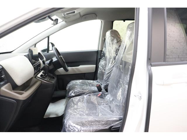 フリード エアー　クリアランスソナー　クルーズコントロール　レーンアシスト　衝突被害軽減システム　両側電動スライドドア　オートライト　ＬＥＤヘッドランプ　スマートキー　電動格納ミラー　３列シート　ウォークスルー（10枚目）