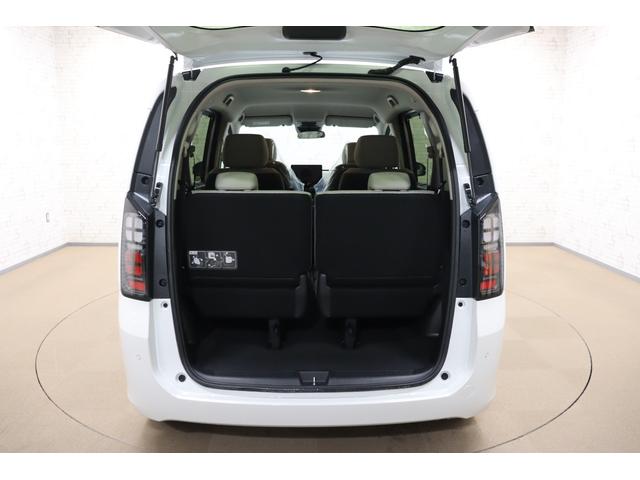 フリード エアー　クリアランスソナー　クルーズコントロール　レーンアシスト　衝突被害軽減システム　両側電動スライドドア　オートライト　ＬＥＤヘッドランプ　スマートキー　電動格納ミラー　３列シート　ウォークスルー（21枚目）