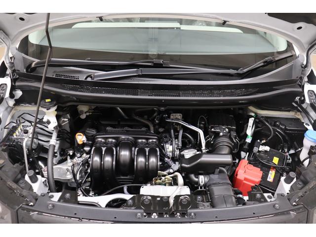 フリード エアー　クリアランスソナー　クルーズコントロール　レーンアシスト　衝突被害軽減システム　両側電動スライドドア　オートライト　ＬＥＤヘッドランプ　スマートキー　電動格納ミラー　３列シート　ウォークスルー（24枚目）