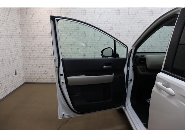 フリード エアー　クリアランスソナー　クルーズコントロール　レーンアシスト　衝突被害軽減システム　両側電動スライドドア　オートライト　ＬＥＤヘッドランプ　スマートキー　電動格納ミラー　３列シート　ウォークスルー（26枚目）