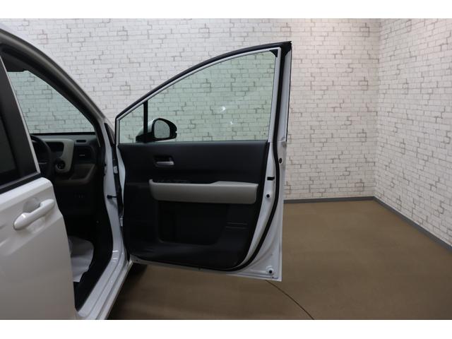 フリード エアー　クリアランスソナー　クルーズコントロール　レーンアシスト　衝突被害軽減システム　両側電動スライドドア　オートライト　ＬＥＤヘッドランプ　スマートキー　電動格納ミラー　３列シート　ウォークスルー（27枚目）