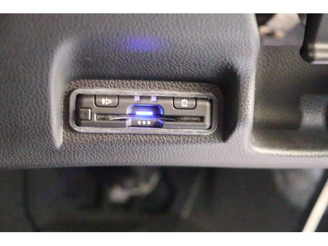 ヴェゼル ｅ：ＨＥＶ　Ｘ　ドライブレコーダー　ＥＴＣ　バックカメラ　クリアランスソナー　クルーズコントロール　レーンアシスト　衝突被害軽減システム　ナビ　ＴＶ　オートライト　ＬＥＤヘッドランプ　アルミホイール（8枚目）