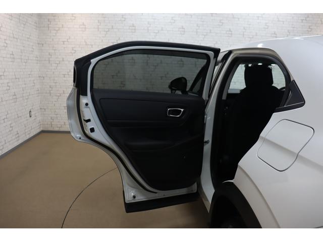 ヴェゼル ｅ：ＨＥＶ　Ｘ　ドライブレコーダー　ＥＴＣ　バックカメラ　クリアランスソナー　クルーズコントロール　レーンアシスト　衝突被害軽減システム　ナビ　ＴＶ　オートライト　ＬＥＤヘッドランプ　アルミホイール（30枚目）