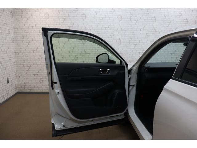 ヴェゼル ｅ：ＨＥＶ　Ｘ　ドライブレコーダー　ＥＴＣ　バックカメラ　クリアランスソナー　クルーズコントロール　レーンアシスト　衝突被害軽減システム　ナビ　ＴＶ　オートライト　ＬＥＤヘッドランプ　アルミホイール（32枚目）