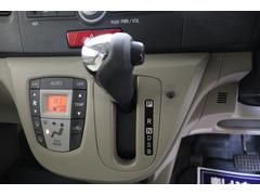 発進時や後退時に必ず操作するレバーです。操作のしやすさが肝になってきます。ぜひ一度体感してください。 5