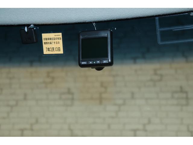 Ｎ－ＢＯＸカスタム Ｇ・ターボパッケージ　ドライブレコーダー　バックカメラ　両側電動スライドドア　ナビ　ＴＶ　オートクルーズコントロール　オートライト　ＨＩＤ　スマートキー　ベンチシート　ＣＶＴ　盗難防止システム　ＡＢＳ　ＥＳＣ　ＣＤ（6枚目）