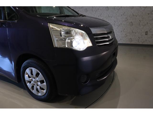 ノア Ｘ　Ｌセレクション　ＥＴＣ　両側スライド・片側電動　ＨＩＤ　スマートキー　３列シート　フルフラット　ウォークスルー　ＣＶＴ　衝突安全ボディ　ＡＢＳ　エアコン　パワーステアリング　パワーウィンドウ（21枚目）