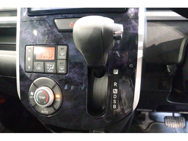 タント カスタムＸ　トップエディションＳＡＩＩ　バックカメラ　両側スライド・片側電動　ナビ　ＴＶ　衝突被害軽減システム　ＬＥＤヘッドランプ　スマートキー　アイドリングストップ　ベンチシート　ＣＶＴ　盗難防止システム　ＡＢＳ　ＥＳＣ　ＣＤ　ＤＶＤ再生（7枚目）