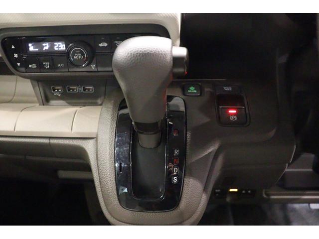 発進時や後退時に必ず操作するレバーです。操作のしやすさが肝になってきます。ぜひ一度体感してください。