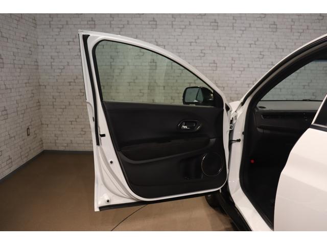 ヴェゼル ハイブリッドＲＳ・ホンダセンシング　ドライブレコーダー　ＥＴＣ　バックカメラ　クルーズコントロール　レーンアシスト　衝突被害軽減システム　ナビ　ＴＶ　オートライト　ＬＥＤヘッドランプ　アルミホイール　スマートキー　電動格納ミラー（32枚目）