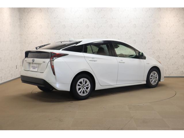 プリウス Sセーフティプラス ETC クリアランスソナー レーンアシスト クルーズコントロール パークアシスト 衝突被害軽減システム バックカメラ ナビ TV アルミホイール オートマチックハイビーム LEDヘッドランプ(16枚目)