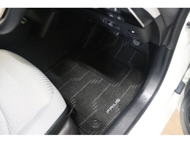 プリウス Sセーフティプラス ETC クリアランスソナー レーンアシスト クルーズコントロール パークアシスト 衝突被害軽減システム バックカメラ ナビ TV アルミホイール オートマチックハイビーム LEDヘッドランプ(21枚目)