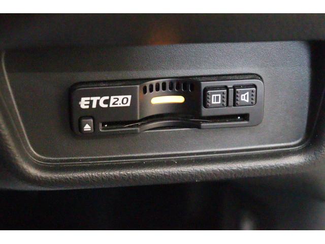 オデッセイハイブリッド ｅ：ＨＥＶアブソルート・ＥＸ　ハイブリッド　ドライブレコーダー　全周囲カメラ　ナビ　ＴＶ　両側電動スライドドア　クリアランスソナー　クルーズコントロール　レーンアシスト　パークアシスト　衝突被害軽減システム　オートライト（9枚目）