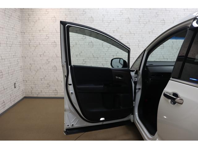 オデッセイハイブリッド ｅ：ＨＥＶアブソルート・ＥＸ　ハイブリッド　ドライブレコーダー　全周囲カメラ　ナビ　ＴＶ　両側電動スライドドア　クリアランスソナー　クルーズコントロール　レーンアシスト　パークアシスト　衝突被害軽減システム　オートライト（27枚目）