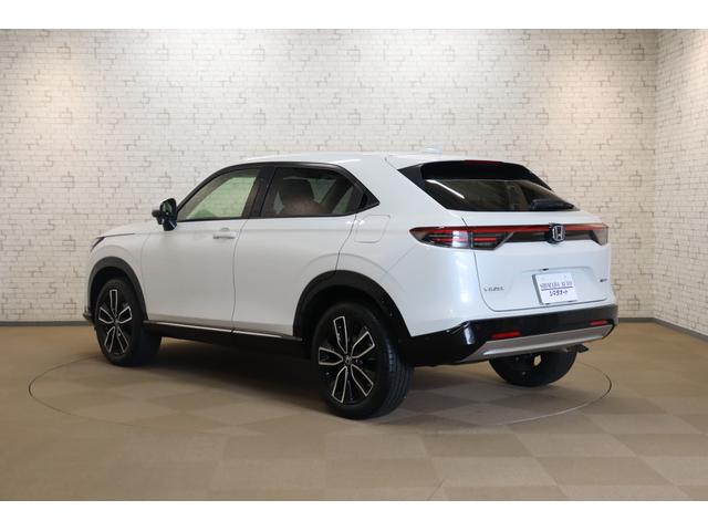 ヴェゼル ｅ：ＨＥＶ　Ｚ　バックカメラ　クリアランスソナー　クルーズコントロール　レーンアシスト　衝突被害軽減システム　ナビ　ＴＶ　オートライト　ＬＥＤヘッドランプ　電動リアゲート　アルミホイール　スマートキー（17枚目）